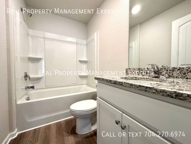 Building Photo - 512 Hawley St