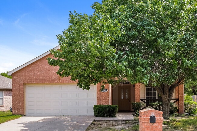 Building Photo - 1101 Trinity Trail