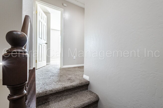 Building Photo - 3 Bedroom/2 Bath Townhome in Mill Creek - ...