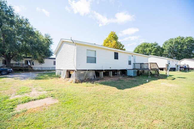 Building Photo - 30820 Peaches Way
