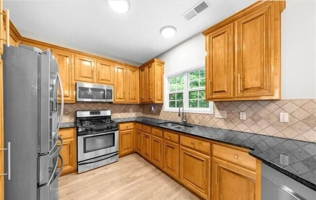 Building Photo - 164 Greenview Dr