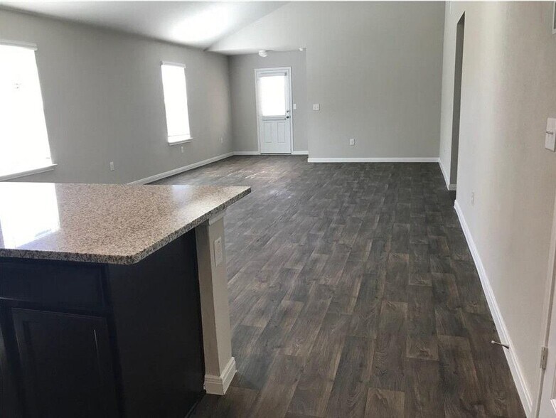 Building Photo - 108 Cranbrook Ln