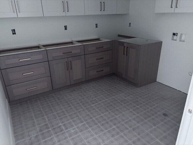 Building Photo - Huge Single Story with Pool and RV Garage