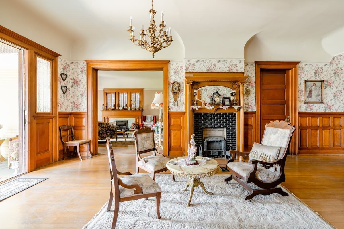 Foyer looking into Parlor - 2374 Mission Inn Ave