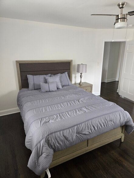 Building Photo - 1511 Woodbourne Ave