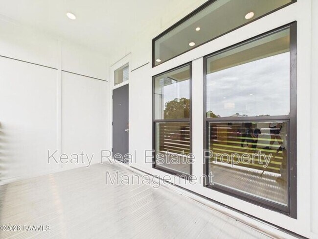 Building Photo - 1120S Washington Street - Unit 201