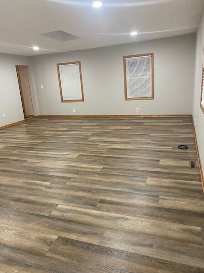 Building Photo - Ranch home with two car garage located on over 1/2 acre