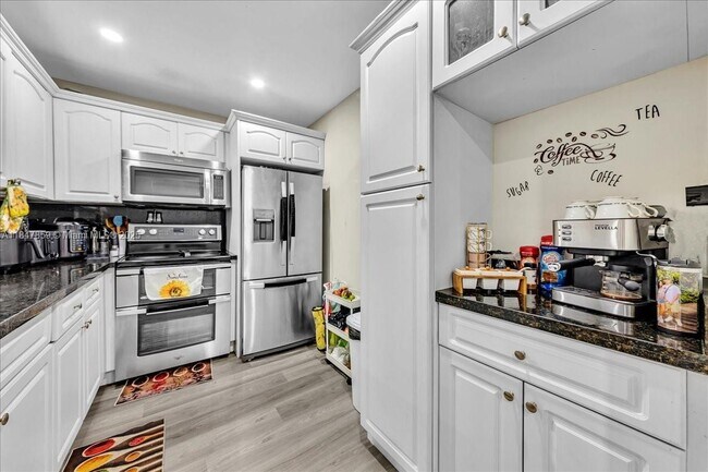 Building Photo - 8550 SW 149th Ave
