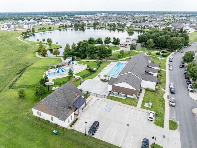 Building Photo - FOR RENT in SUGAR MILL POND!