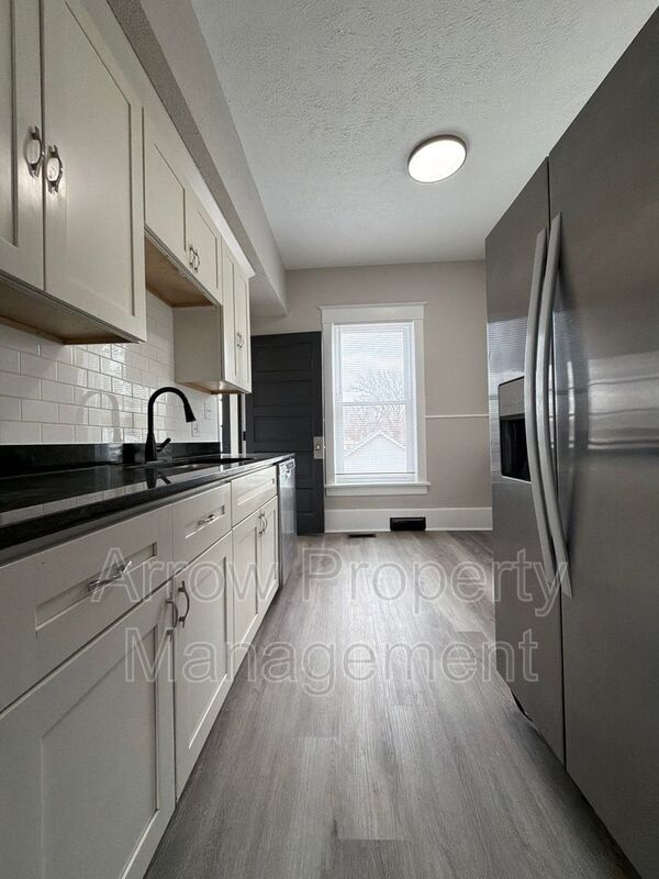 Building Photo - 126 S 28th St