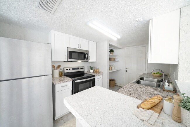 Building Photo - 8100 Leonora St