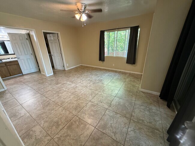 Building Photo - 5430 Mary Lane Dr