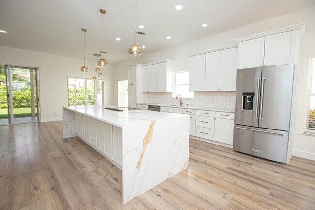 Building Photo - 10881 La Salinas Cir