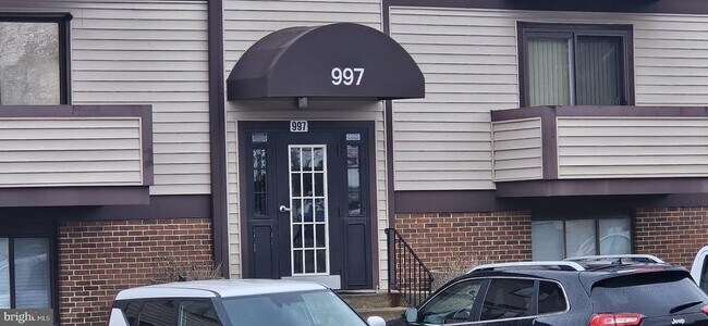 Building Photo - 997 Heather Ridge Dr