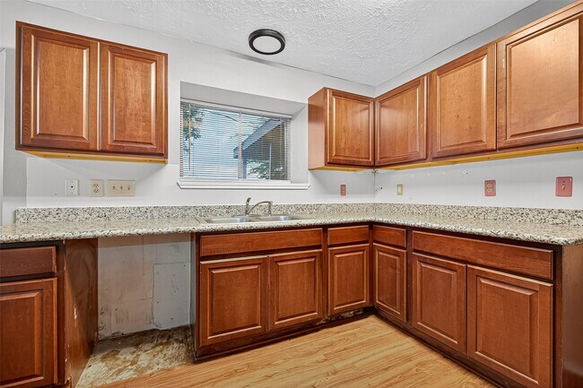 Building Photo - 1926 Woodland Hills Dr