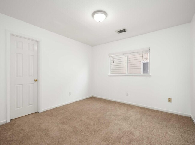 Building Photo - 20827 Settlers Lake Cir N