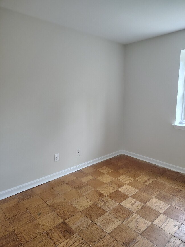 Building Photo - ?? Your Dream Home Awaits! Spacious 4-Bedroom Home