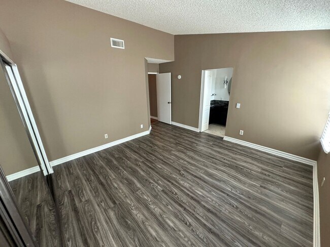 Building Photo - Quaint Home in Quiet East Ventura Neighborhood