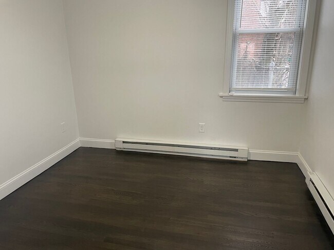 Building Photo - 5 McAvoy St