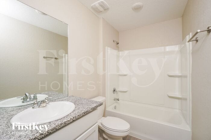 Building Photo - 2425 Double Oak Dr