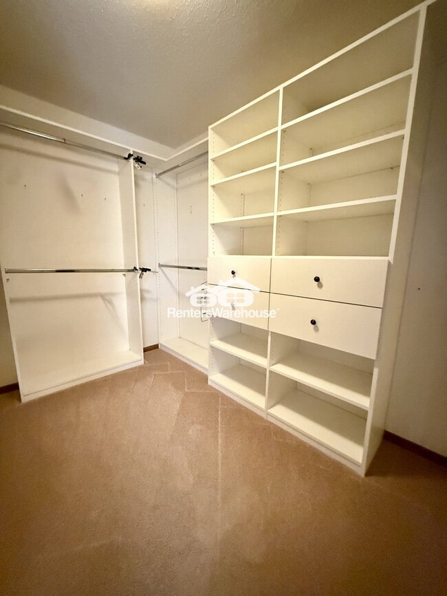 Building Photo - 10445 Fawns Way