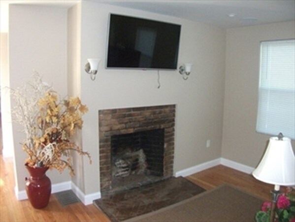 Building Photo - 31 Riverbank Rd