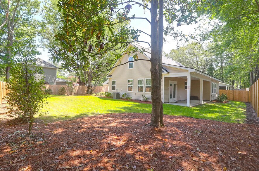 Building Photo - 2755 Tyler St