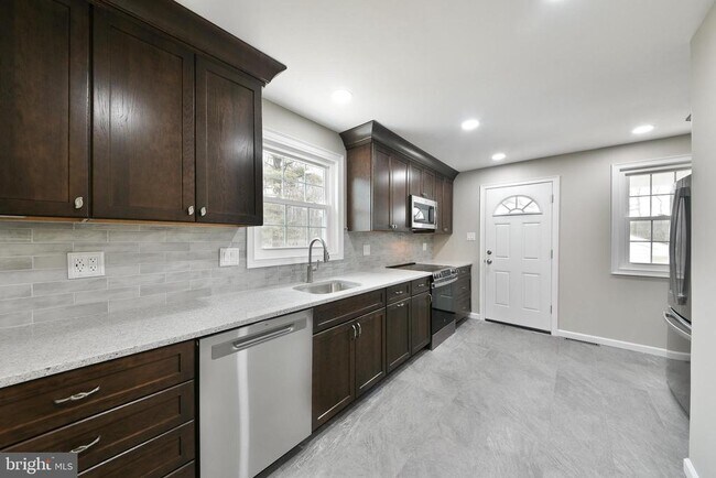 Building Photo - 6166 Mechanicsville Rd