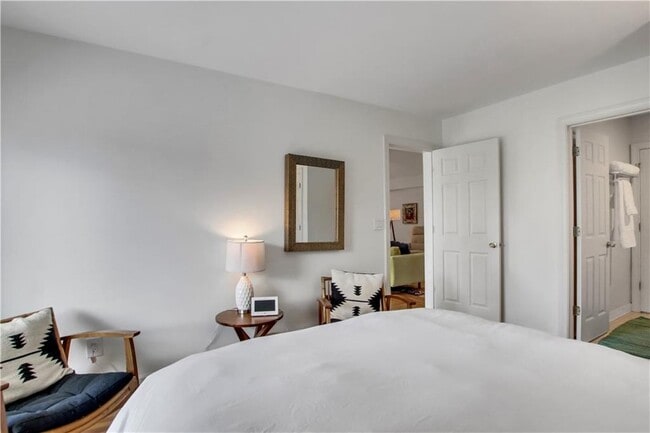 Building Photo - 925 Highland Terrace NE