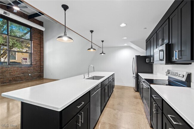 Building Photo - 2341 Scranton Rd