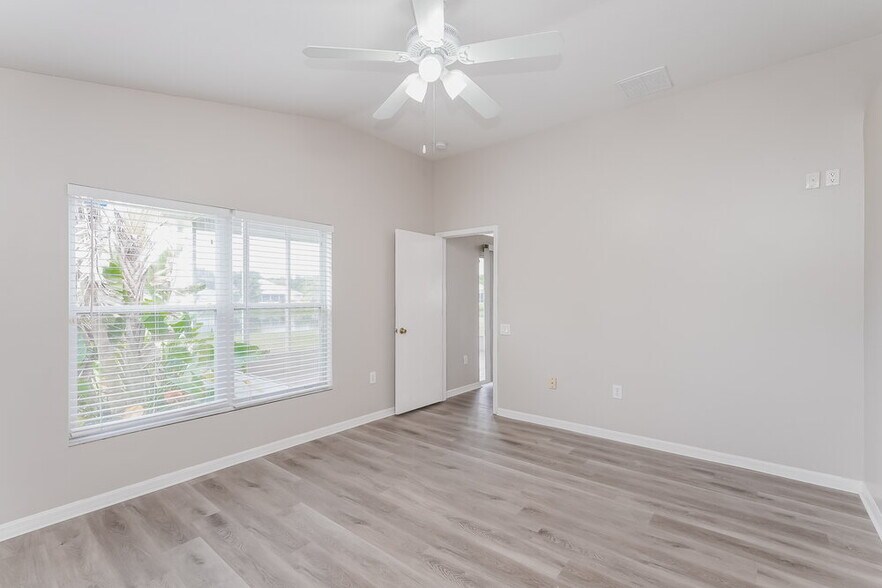 Building Photo - 926 Summer Breeze Dr