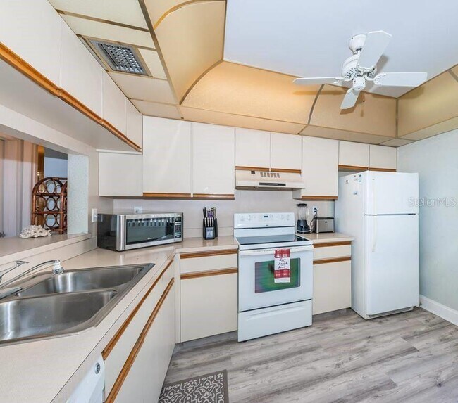 Building Photo - 5724 PUERTA DEL SOL Blvd