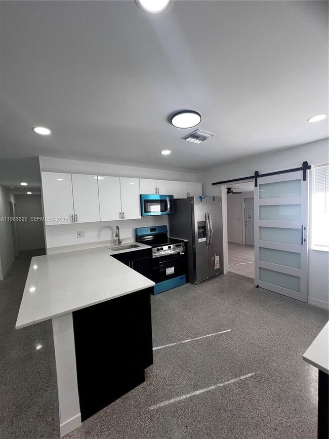 Building Photo - 3820 SW 16th St