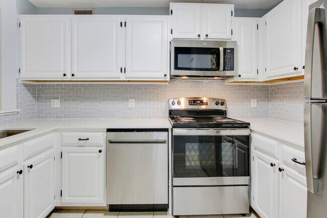 Building Photo - 1780 Palm Cove Blvd