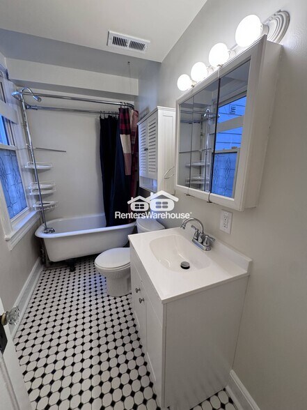 Building Photo - 1802 Gough St