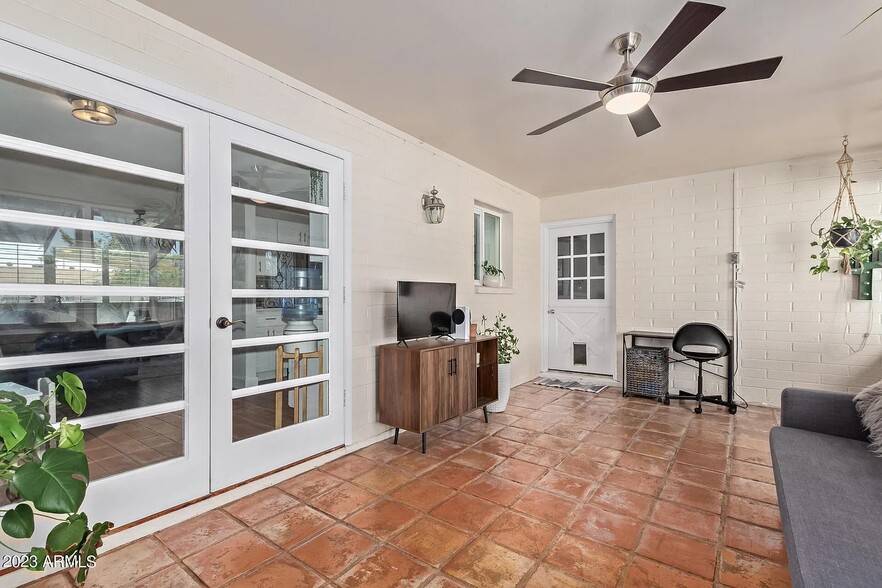 Building Photo - 1942 E Pebble Beach Dr