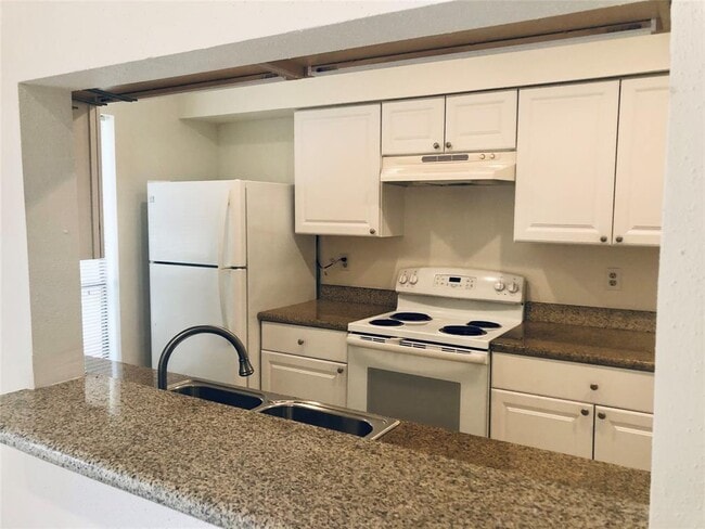 Building Photo - 8299 Cambridge St