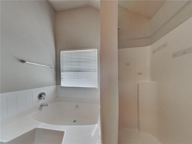 Building Photo - 205 Oak Terrace Dr