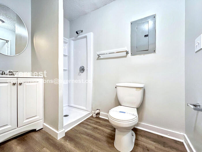 Building Photo - 2004 Bader Ave SW