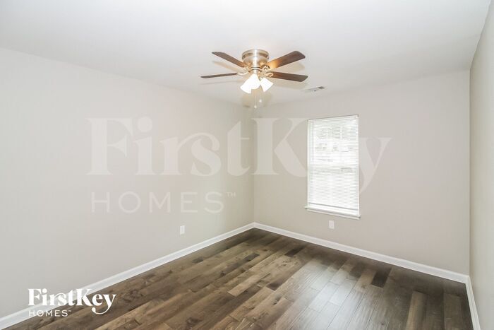 Building Photo - 6301 Green Grove Dr