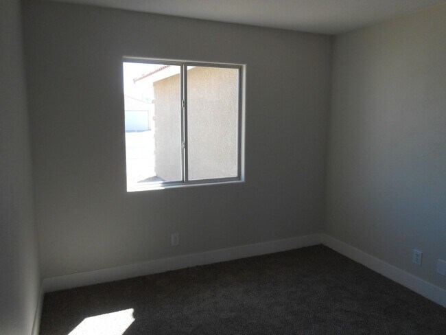 Building Photo - 571 Grape Dr