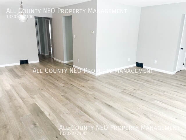 Building Photo - 13526 Cedar Rd