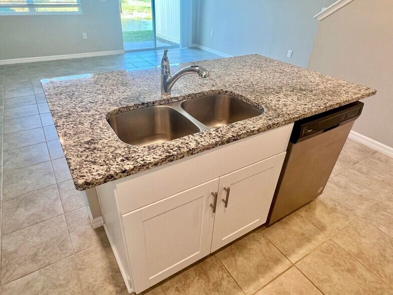 Building Photo - 17125 Blowfish Dr