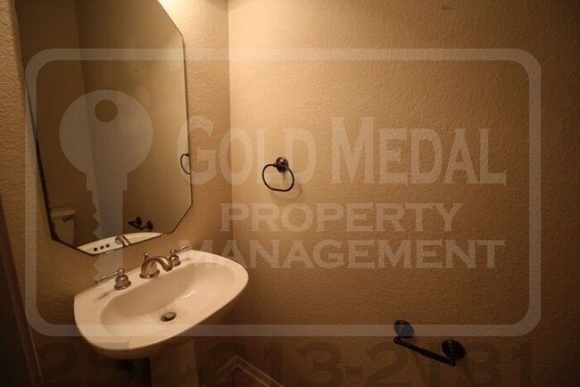 Building Photo - 2908 Tucson Dr