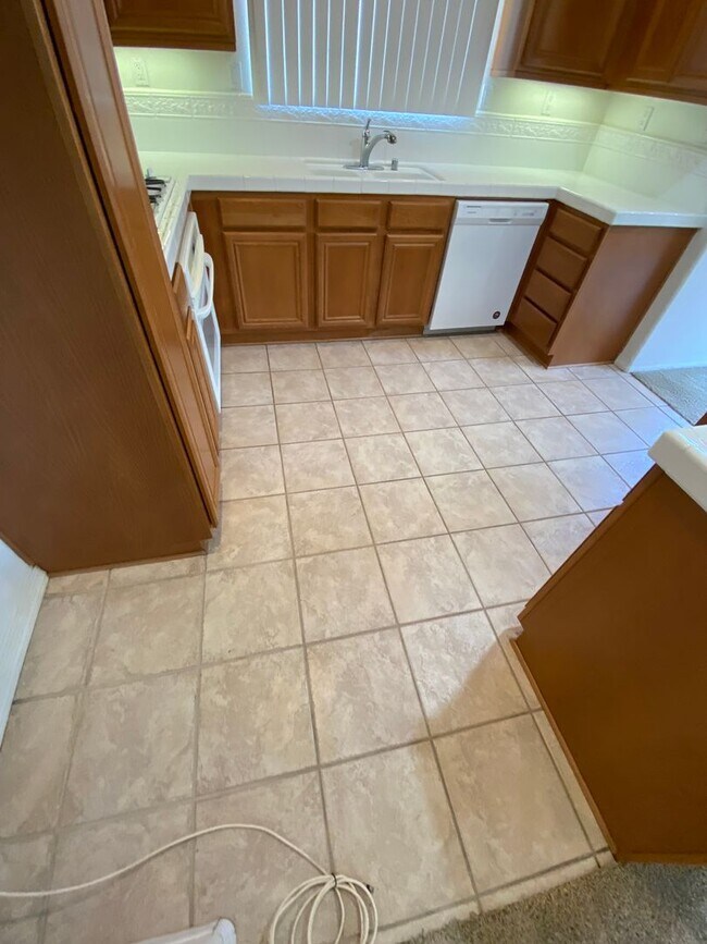 Building Photo - Beautiful Somerset Single Story Townhome N...