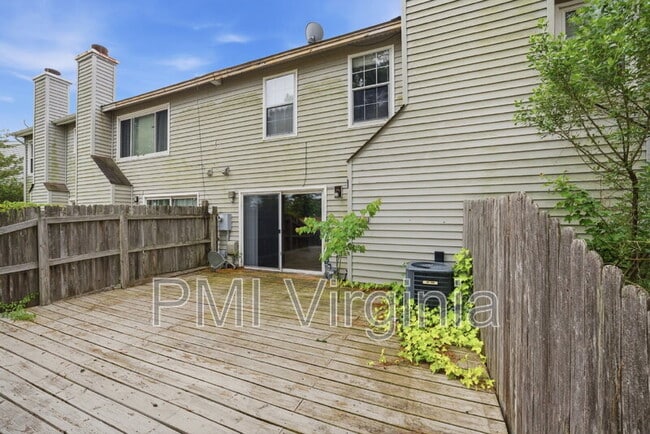 Building Photo - 5140 Glenwood Way