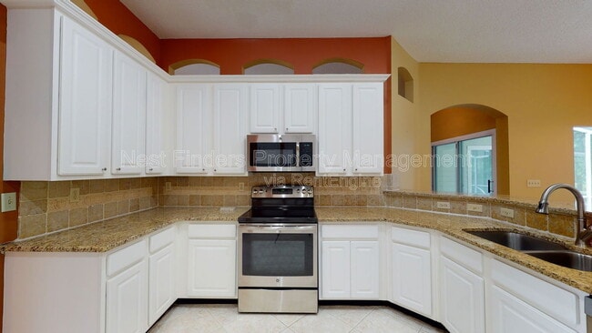 Building Photo - 11861 Lake Fern Dr