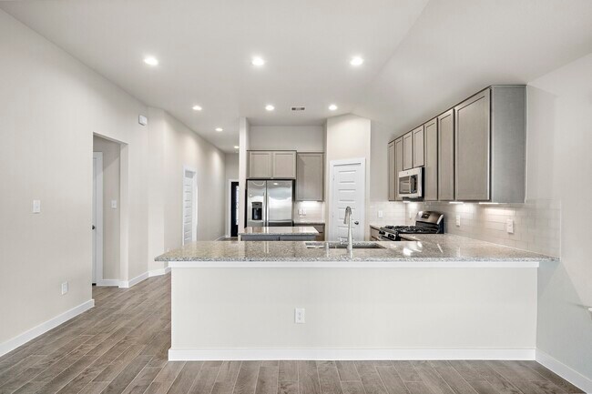 Building Photo - 3327 Tilley Dr