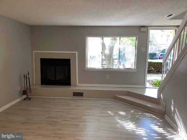 Building Photo - 309 Headhouse Ct