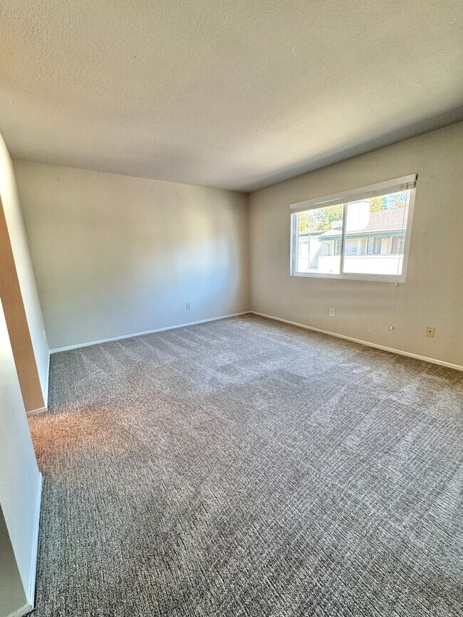 Building Photo - Charming 2 bed 1.5 bath condo, with attached 2 car garage!